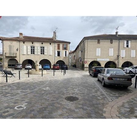 Logement Tout Equipe Layrac エクステリア 写真